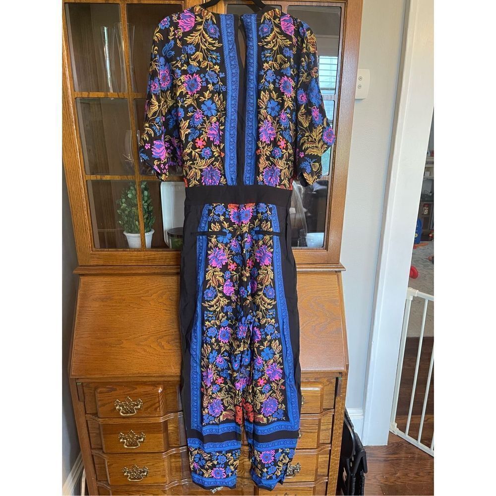 Anthropologie - Floral Jumpsuit by Ett Twa Size 2
Short Sleeve Black and Blue - Picture 4 of 9